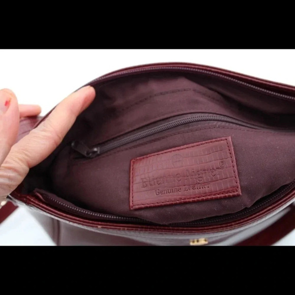 Etienne Aigner cross body bag - Picture 7 of 8